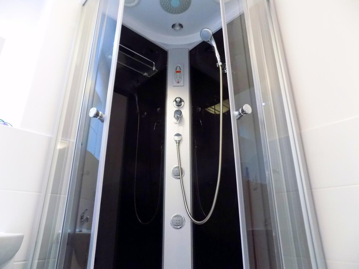 City Central Hostel Swidnicka Wroclaw Bagian luar foto